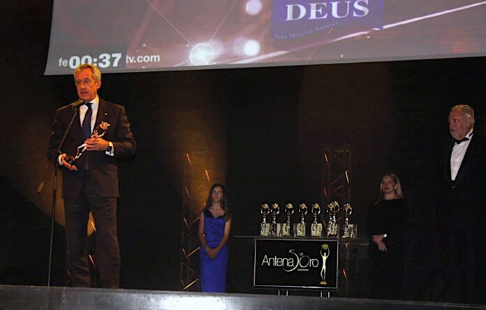 Eurocaja Rural recoge el premio 'Antena de Oro Extraordinaria'.
