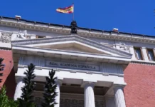 Fachada de la Real Academia Española.