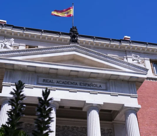 Fachada de la Real Academia Española.