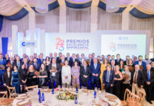 La gran foto de familia de los premios 2023 de CEOE Guadalajara.