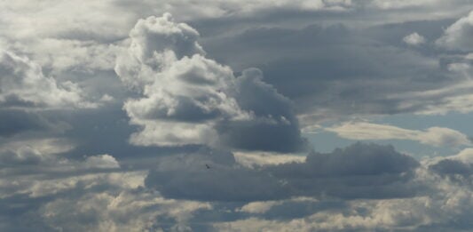 Si hoy hay tormentas o pedrisco será por Molina: activada una alerta Nubes de tormenta. (Foto: La Crónic@)