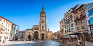 Plaza de la Catedral, en Oviedo.