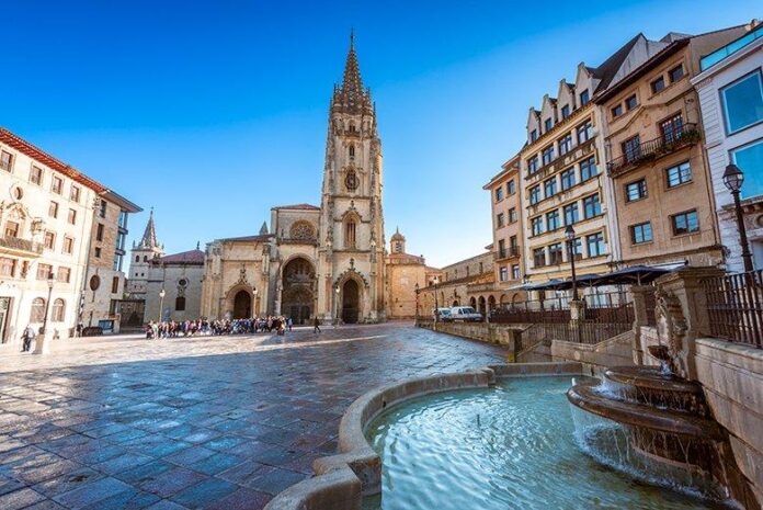 Plaza de la Catedral, en Oviedo.