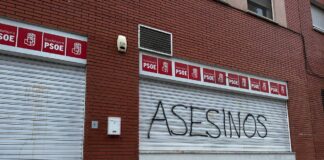 Pintada en la sede del PSOE de Guadalajara, aún visible este viernes.