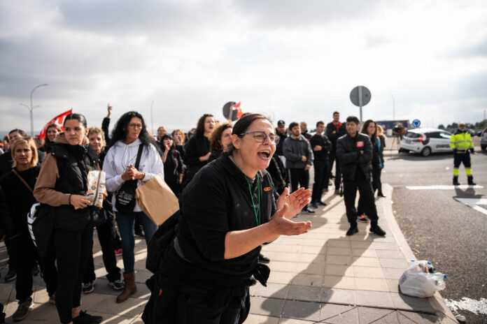Trabajadores del sector logístico de Guadalajara durante una concentración, a 14 de noviembre de 2023, en Guadalajara. (Foto: Matias Chiofalo / EP)