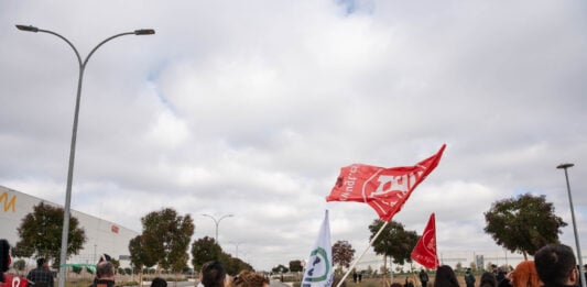 Amenaza de huelga en la Logística de Guadalajara VTrabajadores del sector logístico de Guadalajara durante una concentración, a 14 de noviembre de 2023, en Guadalajara. (Foto: Matías Chiofalo / EP)