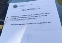 Este es el aviso dejado por la Policía Local en los coches víctimas de los gamberros, en pleno Paseo de las Cruces. (Foto: La Crónic@)