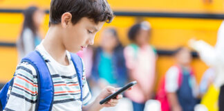 El uso del móvil en los colegios no ha dejado de ser polémico, tanto si se consiente como si se prohíbe.