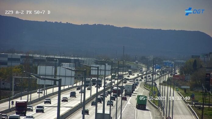 Estado del tráfico en la A-2 el martes, 5 de diciembre de 2023, cerca de Guadalajara. (Foto: DGT)