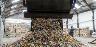 Planta de reciclado de latas de aluminio en Brasil.