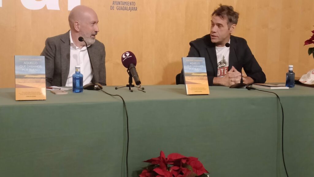 Nacho Cardero y Rubén Amón, al alimón este lunes en el Sala Tragaluz de Guadalajara. (Foto: La Crónic@)