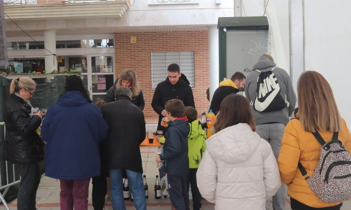 Reparto del cotillón de las preuvas de Cabanillas el 31 de diciembre de 2023.