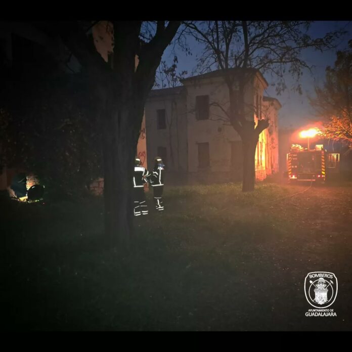 Incendio en el antiguo Hospital Provincial de Guadalajara el de diciembre de 2023 . (Foto: Bomberos de Guadalajara)