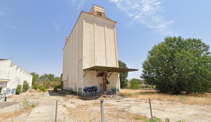 Silo en la antigua carretera de Marchamalo, propiedad de la Junta de Comunidades, tal y como se encontraba en 2019. (Foto: Google Maps)