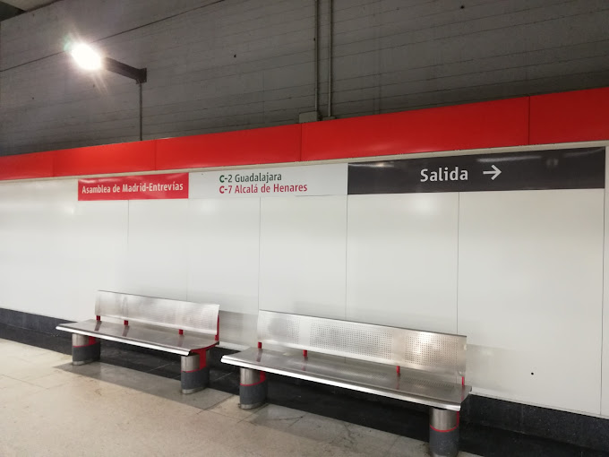 Andén de Entrevías, donde se ha producido esta incidencia en el Cercanías entre Guadalajara y Madrid.