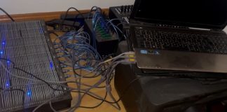 Esta banda, que actuaba también desde Guadalajara, era capaz de mandar muchos miles de SMS al día de forma aleatoria para captar a sus víctimas. (Foto: Guardia Civil)