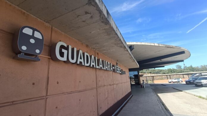 Entrada de la estación del AVE de Guadalajara-Yebes. (Foto: La Crónic@)