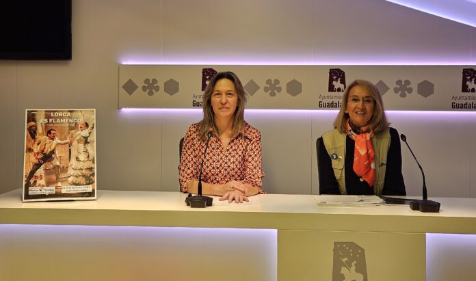 La presidenta de Manos Unidas en Guadalajara, Elena Garvia, y la alcaldesa de la ciudad, Ana Guarinos.