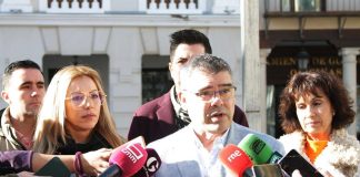 Santiago Baeza, durante su comparecencia ante los periodistas en la Plaza Mayor el 14 de diciembre de 2023.