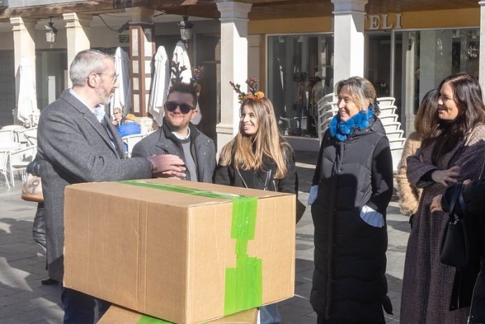 Cáritas pone en marcha su iniciativa 'Calle Mayor Solidaria' en Guadalajara buscando juguetes para 500 niños