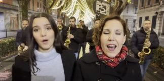 Un gran regalo de Navidad el de Klandestinos y estas dos magníficas voces, grabado en el centro de Guadalajara. (Foto: Klandestinos)