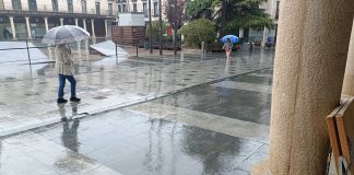 Lluvia en la Plaza Mayor de Guadalajara en el otoño de 2023. (Foto: La Crónic@)