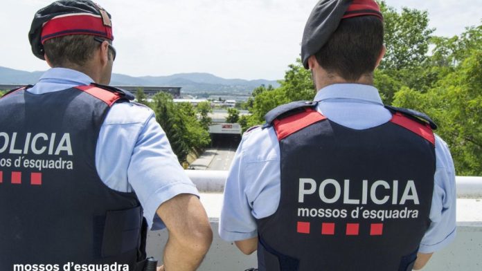 El supuesto asesino se ha entregado en Tarragona y fue custodiado inicialmente por la policía autonómica catalana.