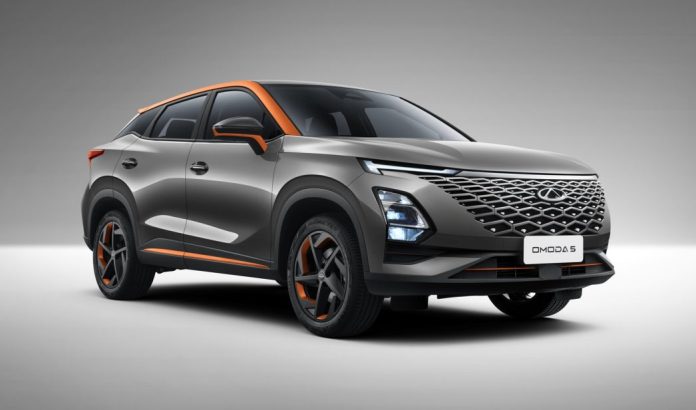 Con este modelo llega la marcha china Omoda a España.
