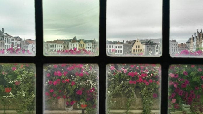 Vista de la Grote Markt de Oudenaarde desde una de las ventanas del Ayuntamiento. (Foto: Augusto González / La Crónic@)