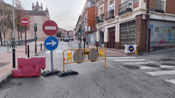 Lo avisó LA CRÓNICA pero muchos conductores tienen que improvisar la salida a la ratonera que supone el centro de Guadalajara. (Foto: La Crónic@)