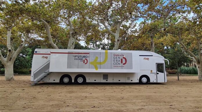 Estas son las generosas dimensiones del autobús de TVE que se desplazará por las localidades de Guadalajara que se detallan en esta información.