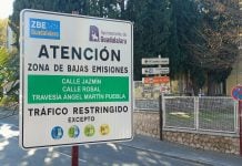 Vox también «aprieta» contra la Zona de Bajas Emisiones en otra capital de Castilla-La Mancha Una de las futuras señales que alertan de la Zona de Bajas Emisiones de Guadalajara. (Foto: La Crónic@)