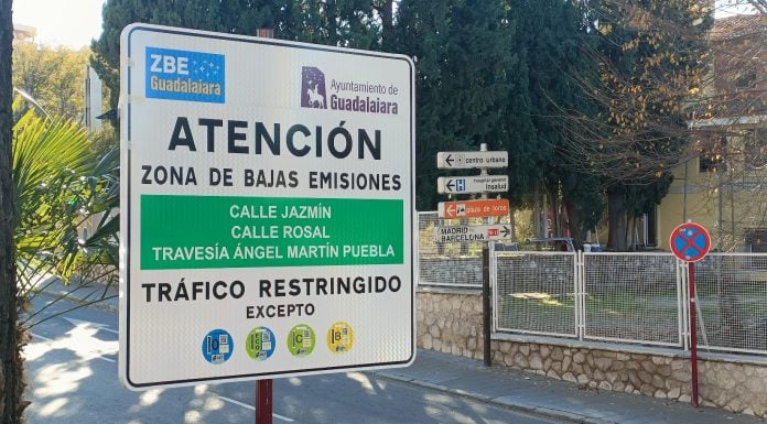 Comienzan las multas de la Zona de Bajas Emisiones, en mayo Una de las futuras señales que alertan de la Zona de Bajas Emisiones de Guadalajara. (Foto: La Crónic@)