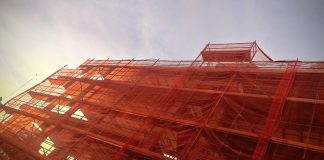 Uno de los escasos edificios en construcción actualmente en el centro de Guadalajara, por iniciativa de una empresa del sector. (Foto: La Crónic@)