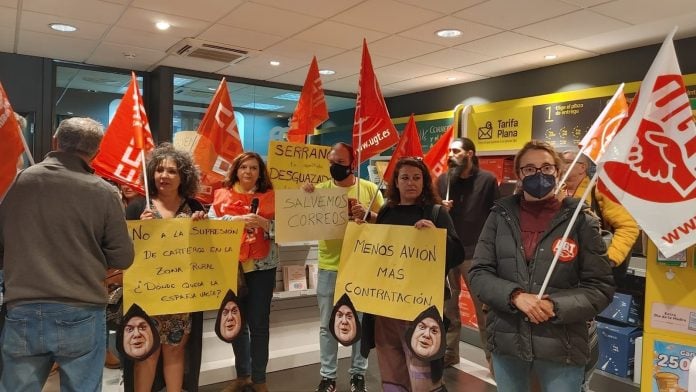 Protesta en las dependencias de Correos de Guadalajara, en una imagen de archivo.