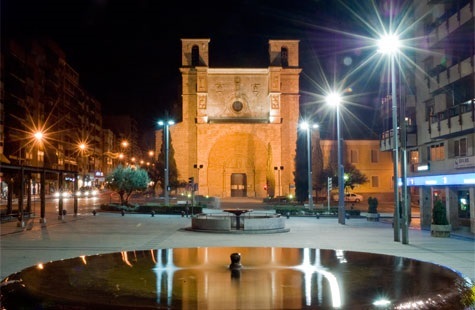 Alumbrado público de Guadalajara. Una de las quejas recurrentes es la penumbra permanente de muchos puntos de la ciudad, como la propia Plaza de Santo Domingo.