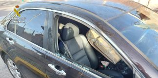 Uno de los coches en los que se han producido estos últimos robos en Azuqueca. (Foto: Guardia Civil)