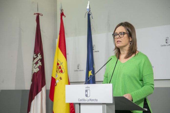 Esther Padilla, consejera portavoz del Gobierno de Castilla-La Mancha, en rueda de prensa.