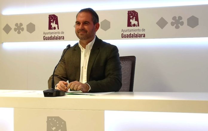 Santiago López Pomeda, al inicio de su comparecencia del 11 de enero de 2024. (Foto: La Crónic@)