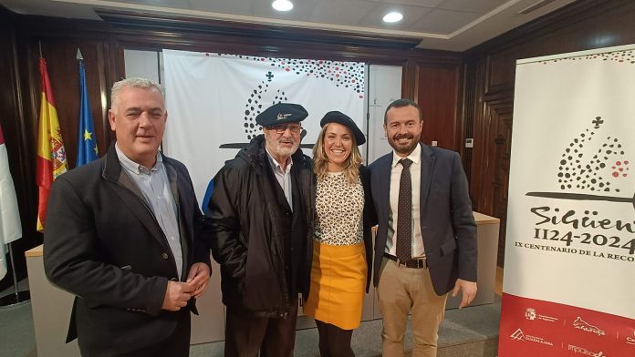 Ambiente distendido tras la presentación de los actos del IX Centenario de Sigüenza, tras su reconquista en 1124. (Foto: La Crónic@)