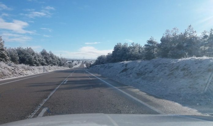 La nieve no afectaba a la circulación en el norte de la provincia de Guadalajara el 11 de enero de 2024, como acredita esta imagen, remitida por un lector de La Crónic@.