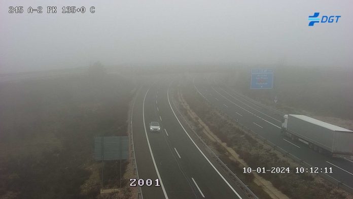 Niebla a la altura del kilómetro 135 de la A-2 el 10 de enero de 2024. (Foto: DGT)