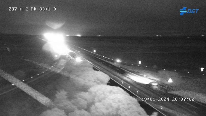 Desde La Beltraneja, los turismos sí pueden continuar su camino en dirección a Zaragoza, pero con precaución. (Foto: DGT)