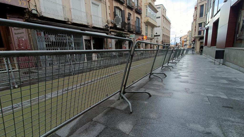 Vallas para la cabalgata de los Reyes Magos a la altura de Miguel Fluiters. (Foto: La Crónic@)