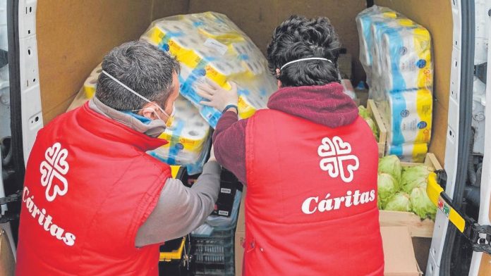 Voluntarios de Cáritas, en una imagen de archivo.