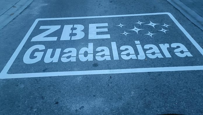 Acceso a la Zona de Bajas Emisiones de Guadalajara, meses antes de su implantación. (Foto: La Crónic@)