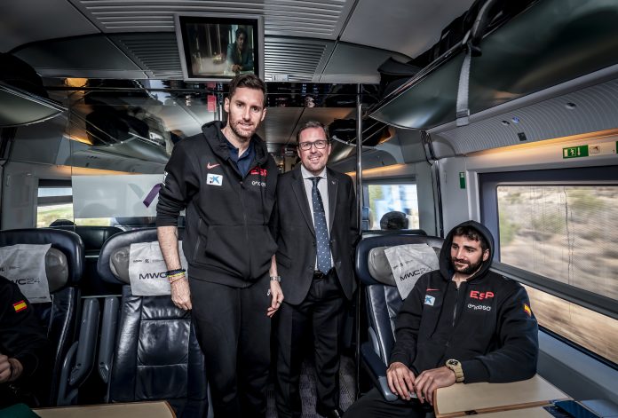 Rudy Fernández y Ricky Rubio, camino de Guadalajara en AVE, este 23 de febrero de 2024.