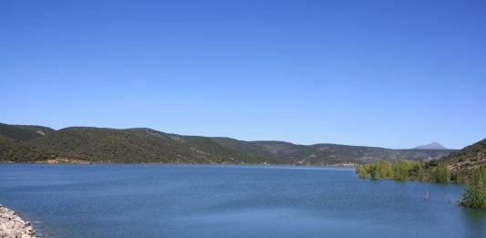 Beleña, el embalse del que se surte la Mancomunidad de Aguas del Sorbe, en la plena comarca del incendio.