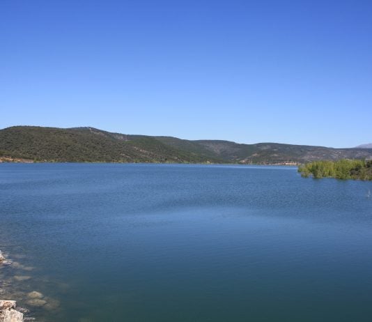 Beleña, el embalse del que se surte la Mancomunidad de Aguas del Sorbe, en la plena comarca del incendio.
