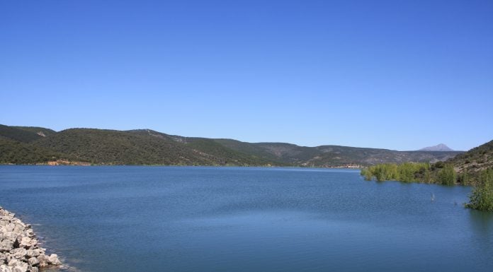Sólo el PSOE se opone en la Diputación a que Guadalajara le dé agua del Sorbe a Madrid Beleña, el embalse del que se surte la Mancomunidad de Aguas del Sorbe, en la plena comarca del incendio.